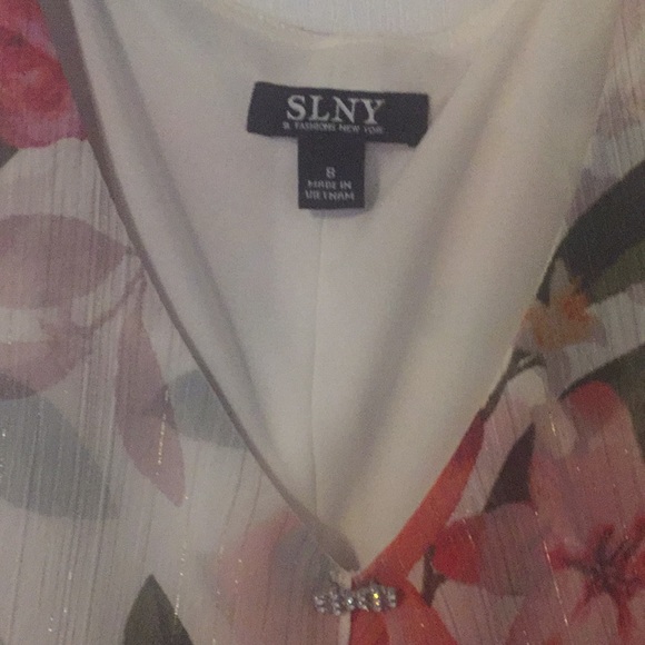 🌸 NEW 🌸 SLNY white layer gown with rose pattern - Picture 2 of 5